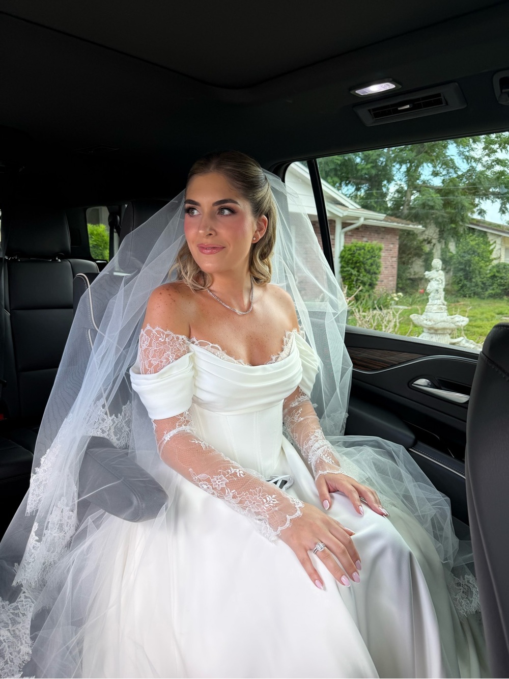 Eva Lendel- Baccara Dress + Veil - Picture 3 of 5